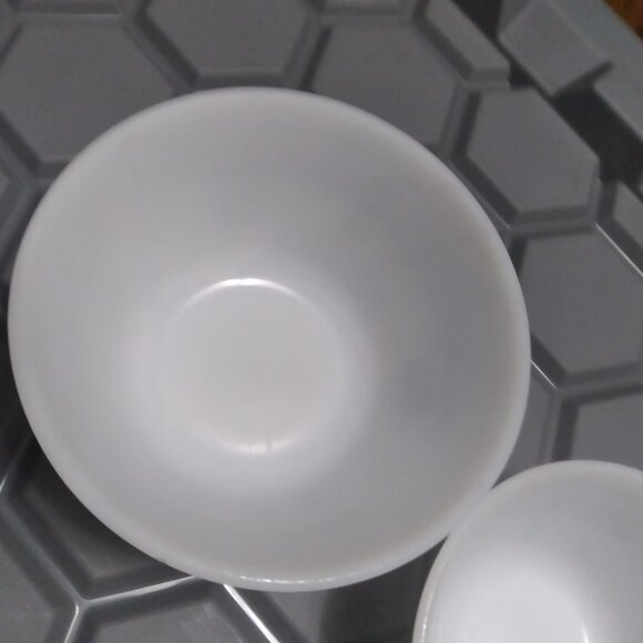 Federal Glass American Homestead (Amish) Pattern Set of 2 Nesting Mixing Bowls - Picture 3 of 5